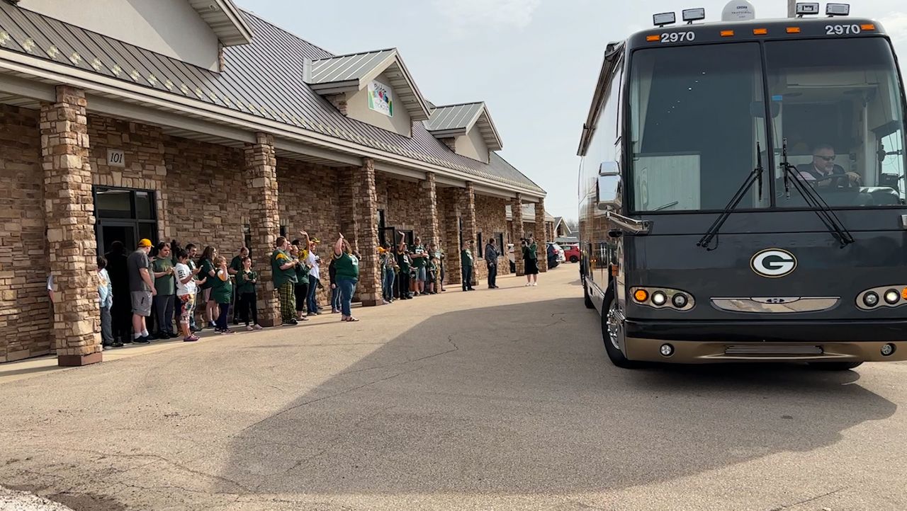 Packers Tailgate Tour Stops at Oshkosh West