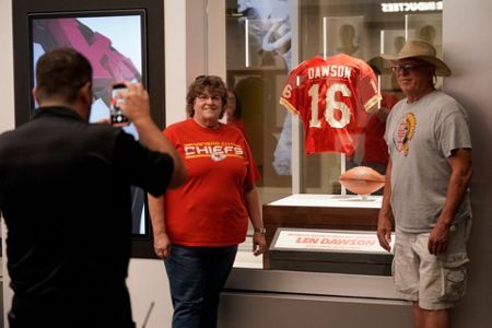 Chiefs will honor Len Dawson during preseason Week 3 game vs. Packers