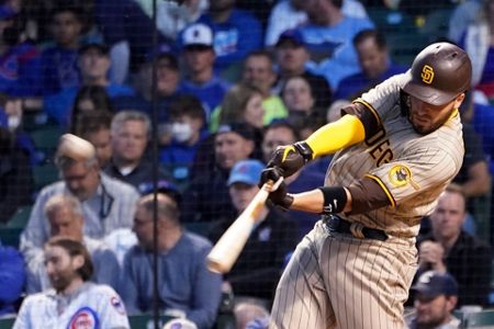 Wisdom homers twice for Cubs, who avoid sweep with 4-3 win