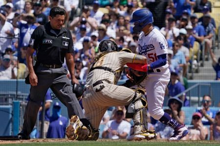 Padres rally to avoid sweep, beat Dodgers 4-2