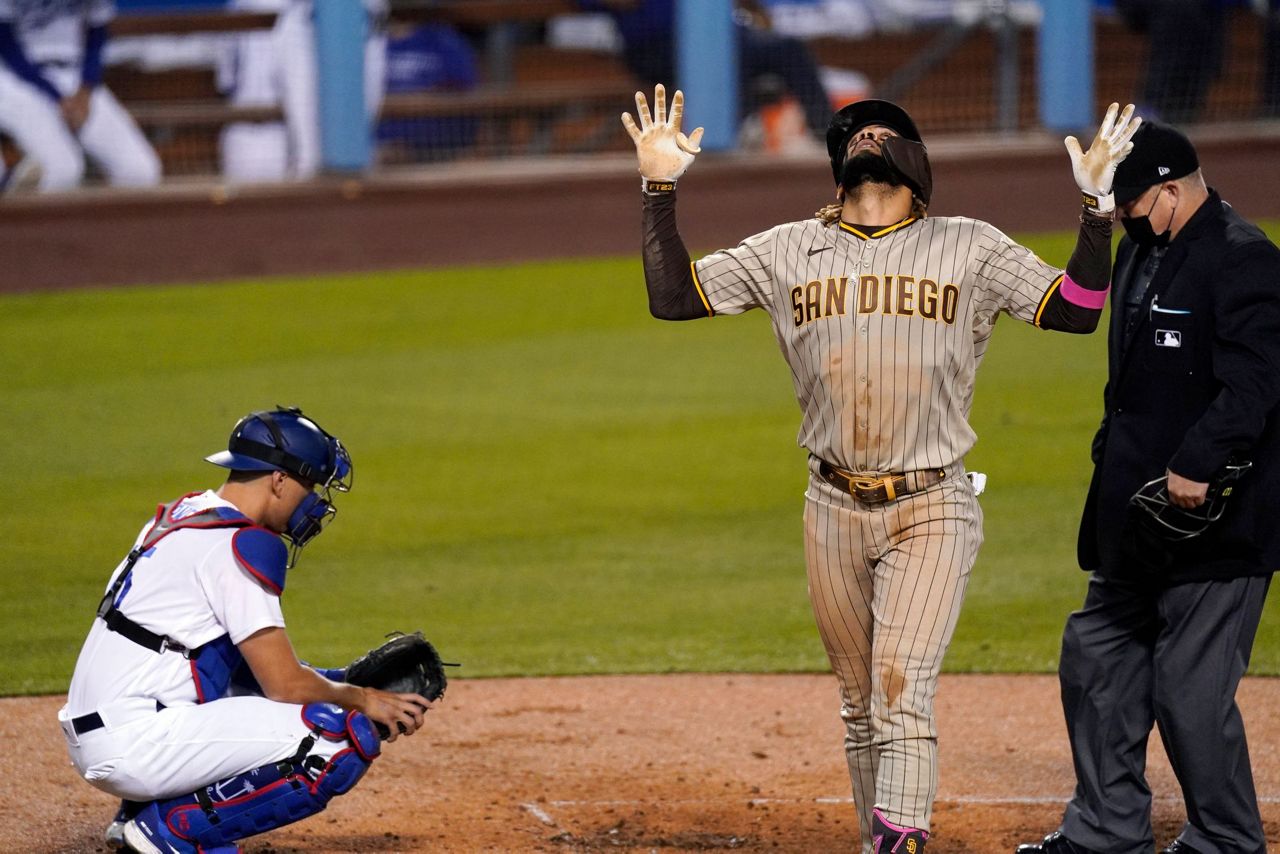 Like father, like son: Tatís hits 2 HRs, Padres beat LA 6-1