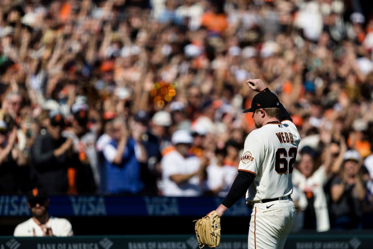 Fans react as San Francisco Giants center fielder Mike Yastrzemski