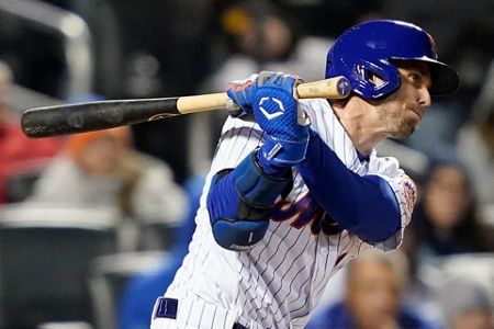 McNeil's tiebreaking homer in the 9th inning lifts the Mets to a 2