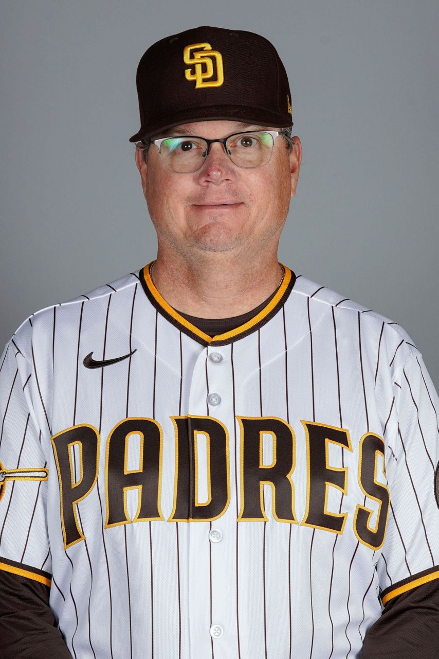 Padres give Mike Shildt another chance to manage 2 years after his