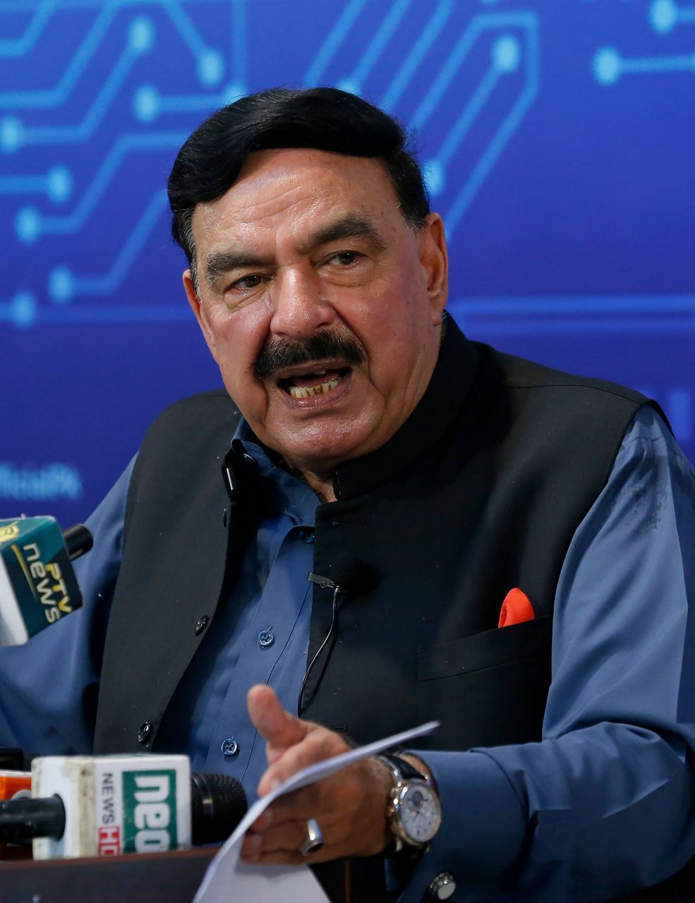 Afghanistan recalls diplomats to protest Pakistan attack
