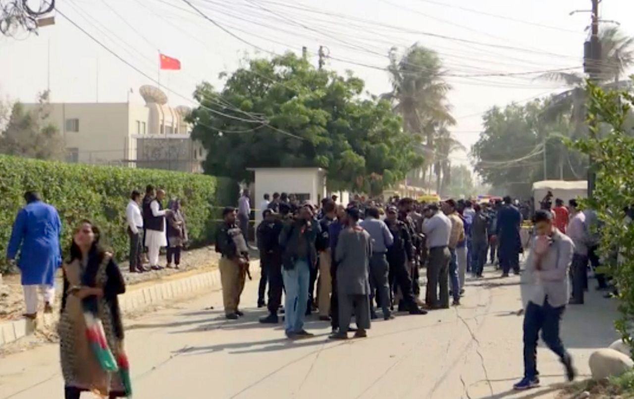 Pakistani police Gunmen storm Chinese Consulate in Karachi