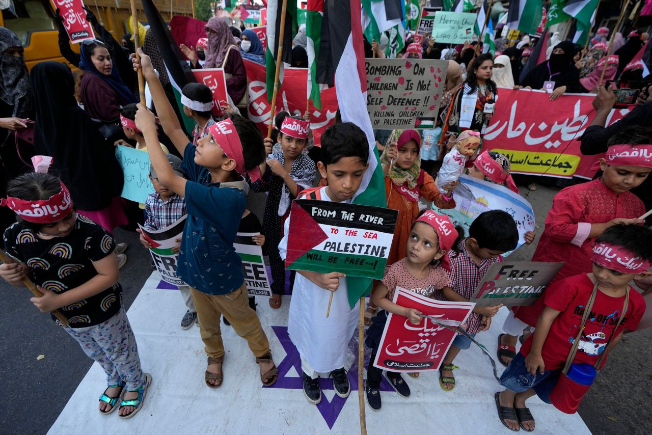 Thousands rally in Pakistan against Israel's bombing in Gaza, chanting