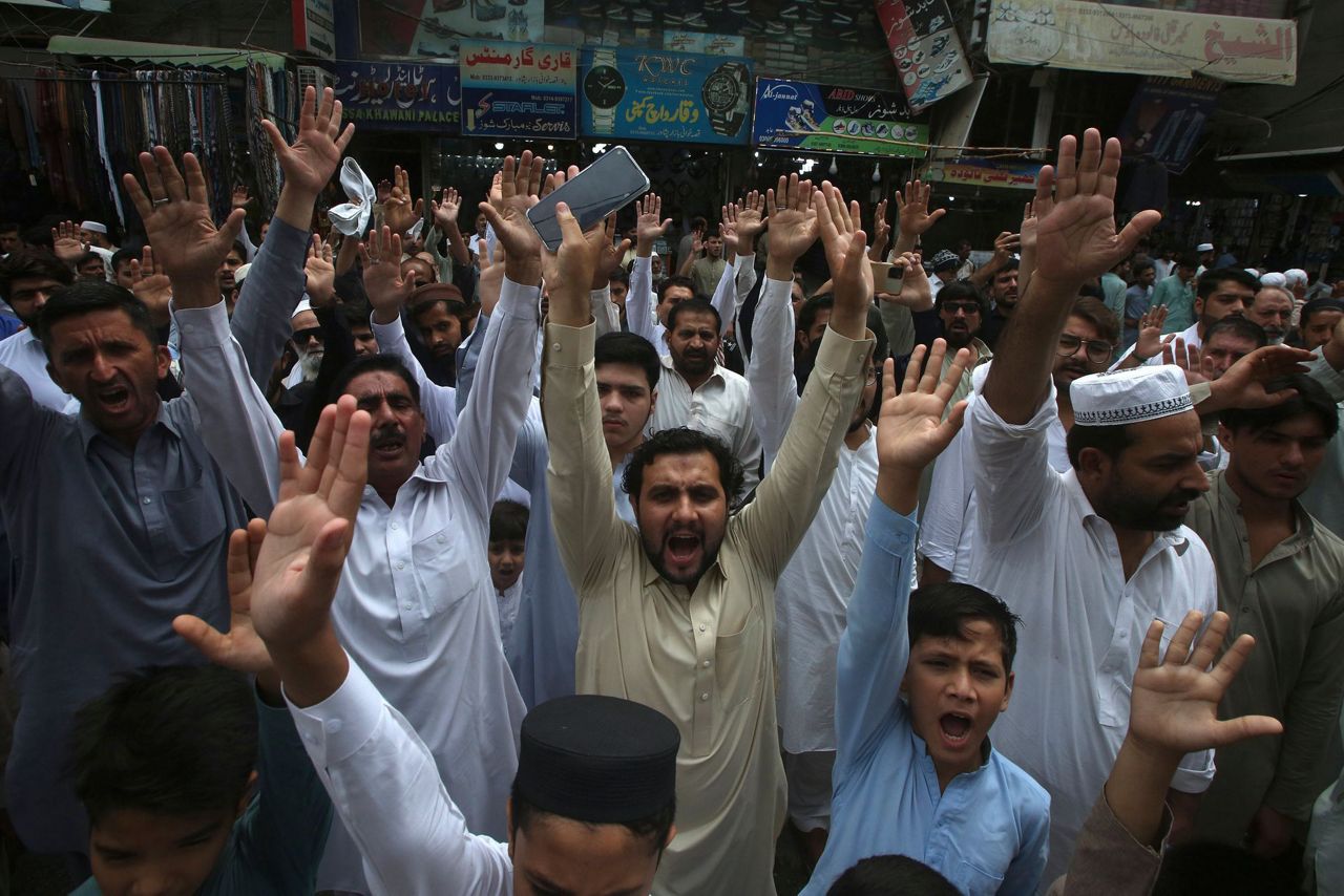 Muslims across Pakistan hold anti-Sweden rallies to denounce burning of ...