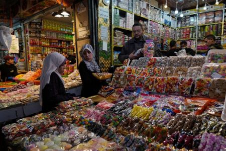 Lanterns and crescents: More retailers court Ramadan buyers