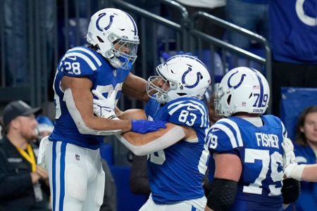 Nyheim Hines Returns 2 Punts for TD's, Breaks Colts Record - Pack