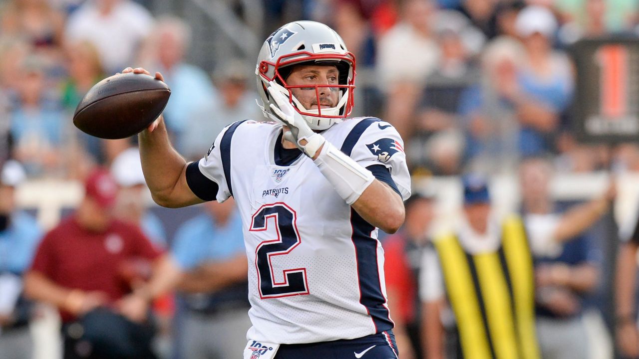 Ex-Brady backup Hoyer agrees to 1-year deal with Patriots