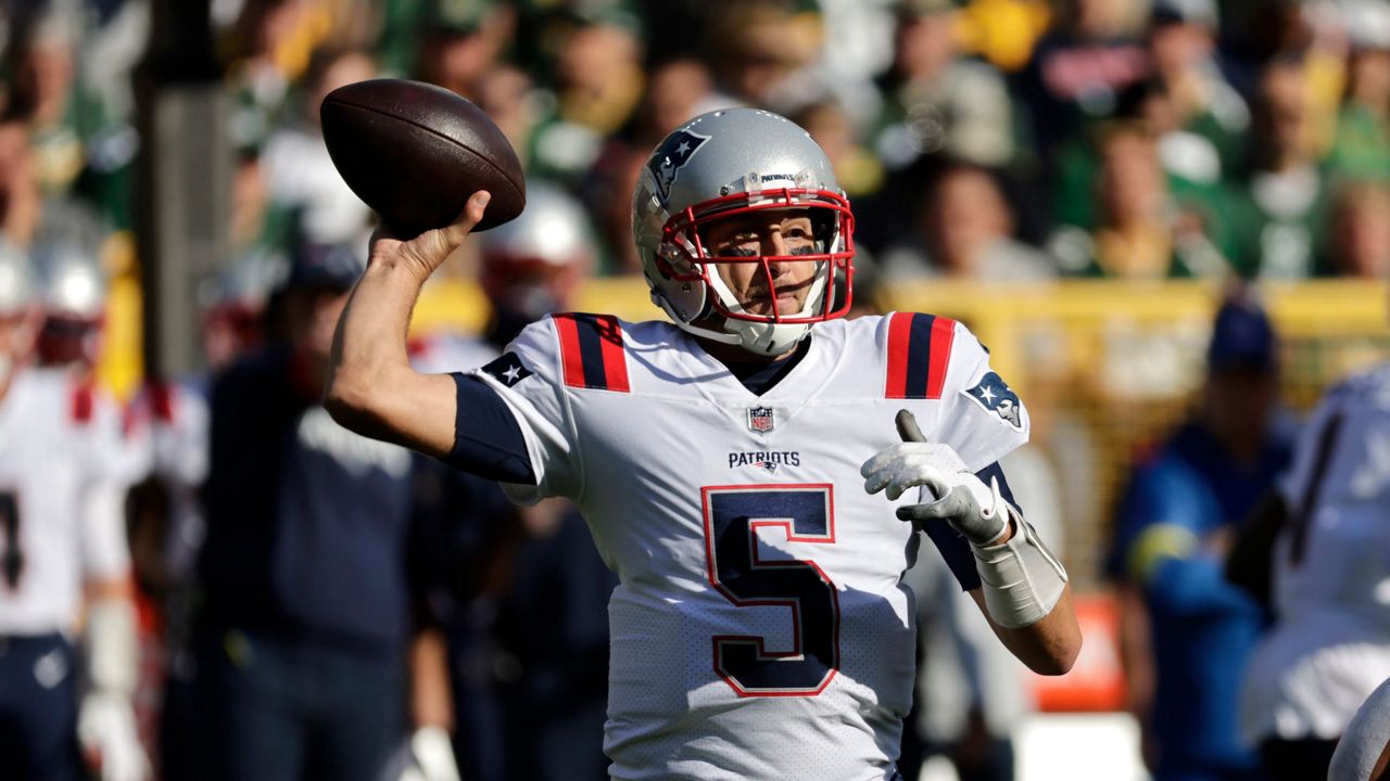 Patriots QB Brian Hoyer Leaves With Head Injury, Zappe In