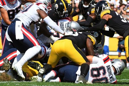 Sept 18th, 2022: Malik Reed 50 during the Pittsburgh Steelers vs New  England Patriots game in