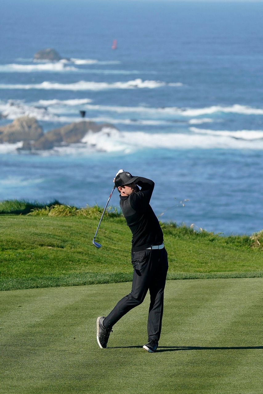 Pebble Beach for pros only this year because of COVID spike