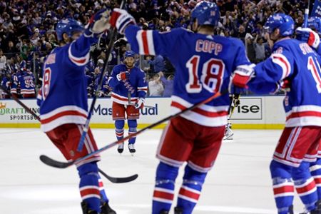 Boyle lifts Rangers to 8th straight