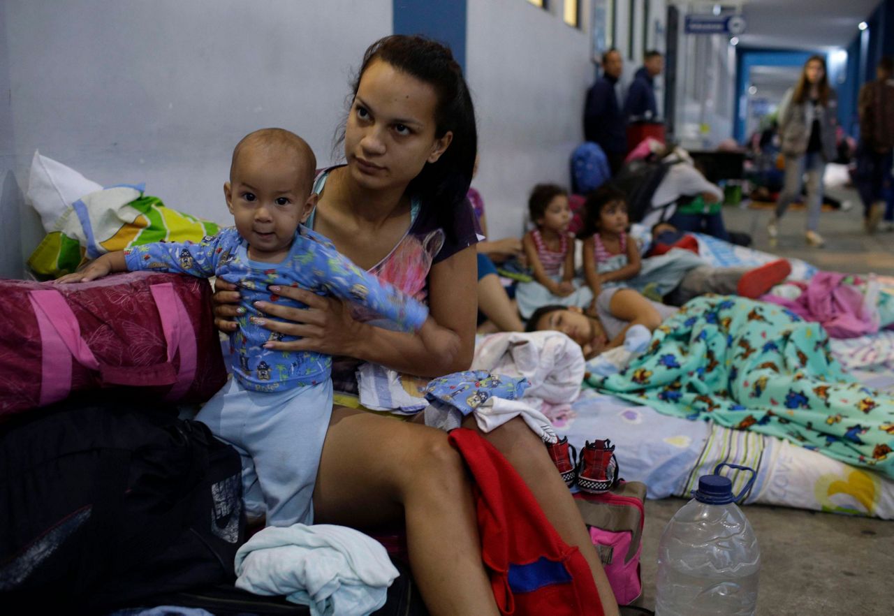 Venezuelan migrants pour into Peru before new rules enforced