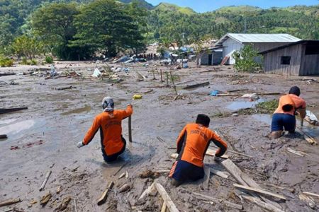 Philippine storm victims feared tsunami, ran toward mudslide