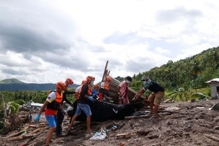 Philippine storm victims feared tsunami, ran toward mudslide