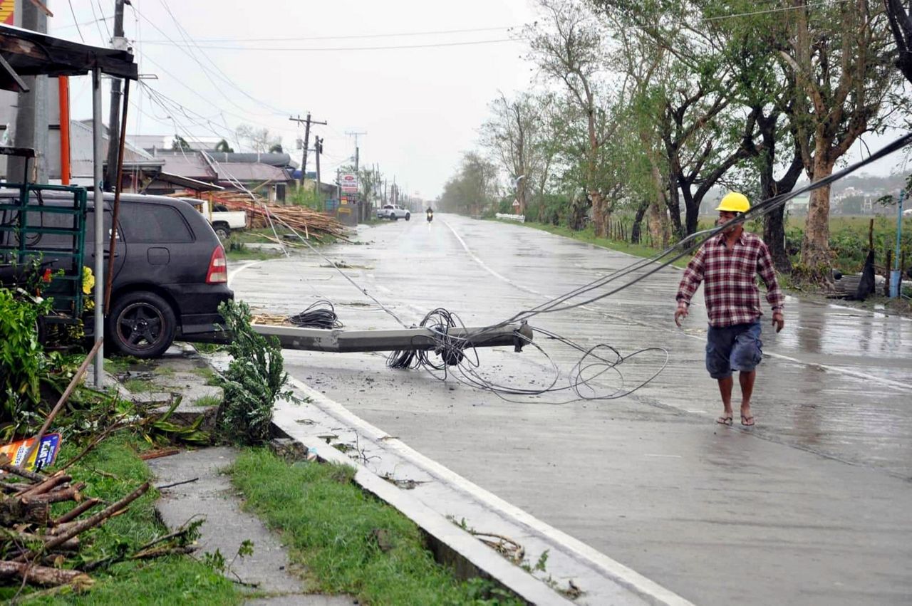 Typhoon lashes northern Philippines as thousands evacuated