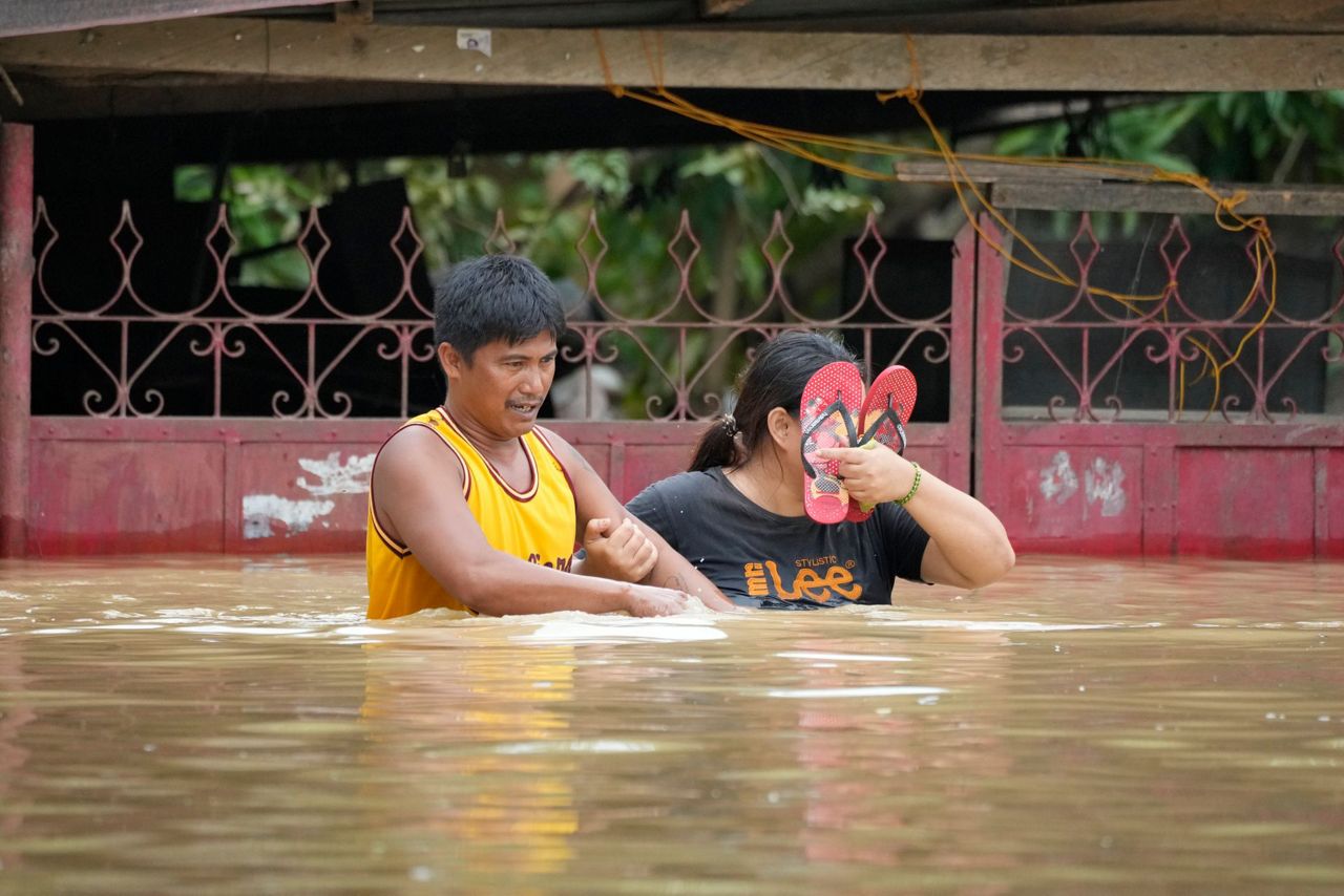 Powerful Typhoon Leaves 5 Rescuers Dead In North Philippines