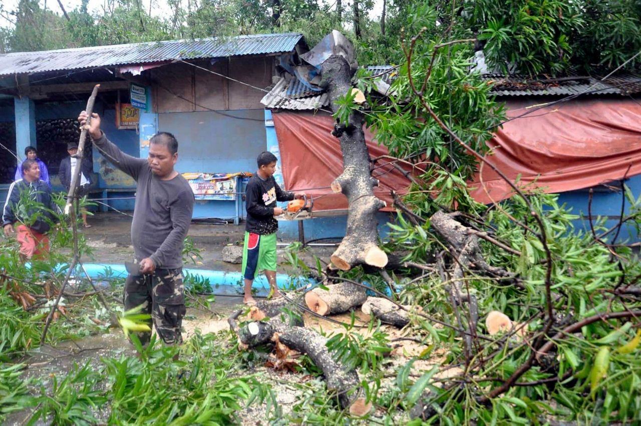 Typhoon lashes northern Philippines as thousands evacuated
