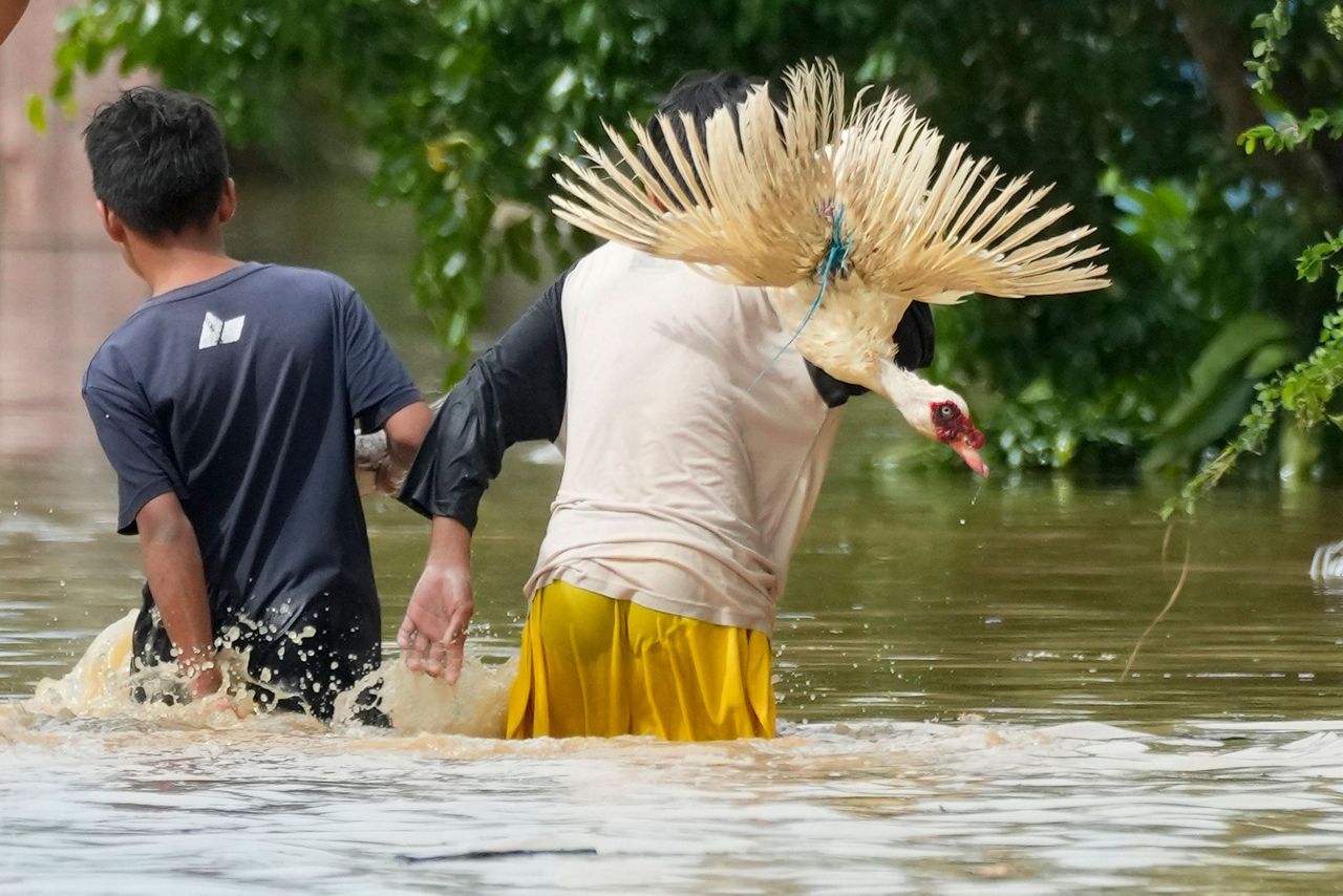 Powerful Typhoon Leaves 5 Rescuers Dead In North Philippines