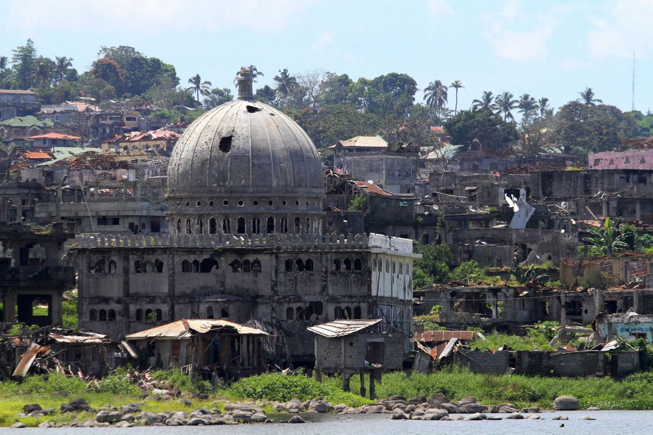 Philippines struggles with evacuees, bombed city after siege