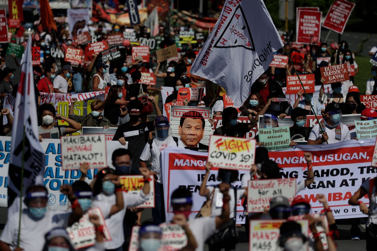 Hundreds rally in Manila ahead of Duterte's annual speech