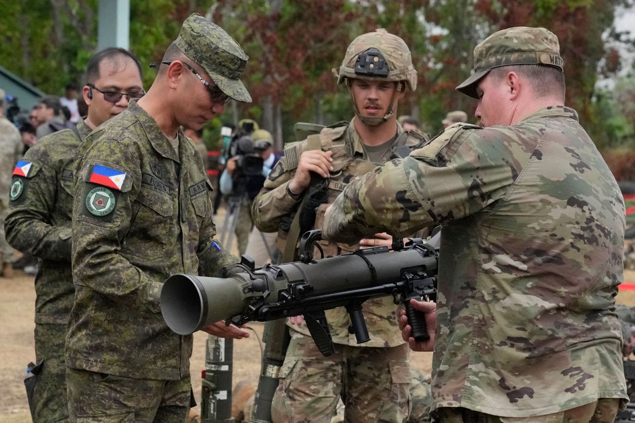 US displays firepower in combat drills with Philippines