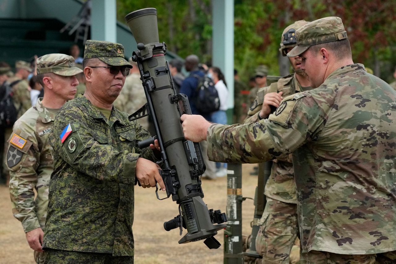 US displays firepower in combat drills with Philippines