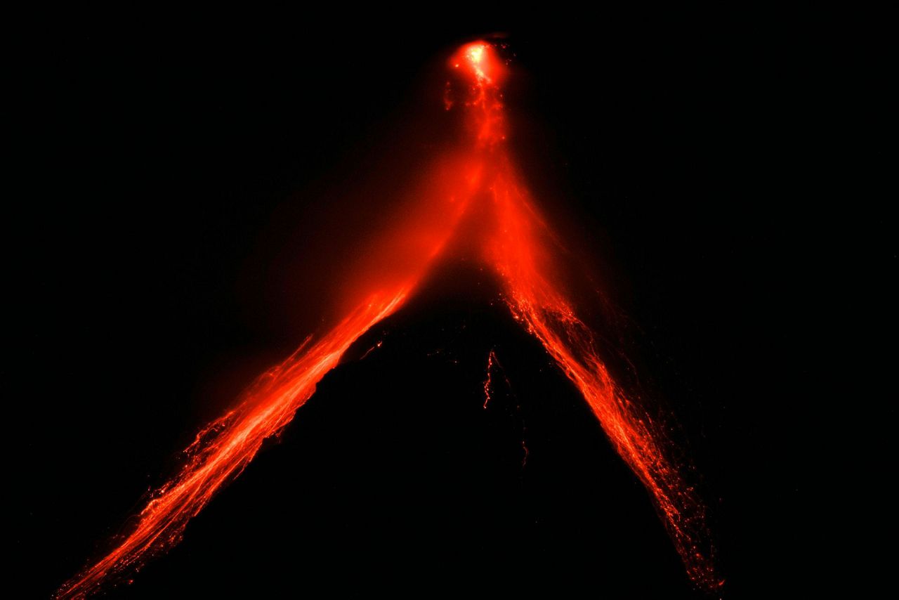 Philippines Mayon Volcano Spews Lava Down Its Slopes In Gentle Eruption Putting Thousands On Alert 8546