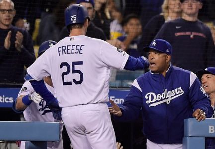 Orel Hershiser inducted into Legends of Dodger Baseball