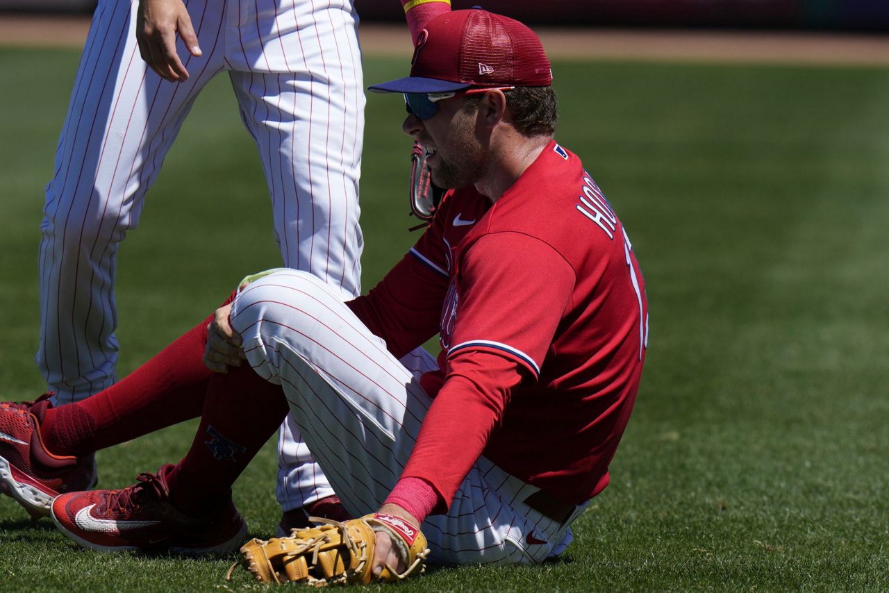 RHYS HOSKINS HAS DONE IT AGAIN!!! He LAUNCHES a 2-run home run to give  Phillies early lead! 