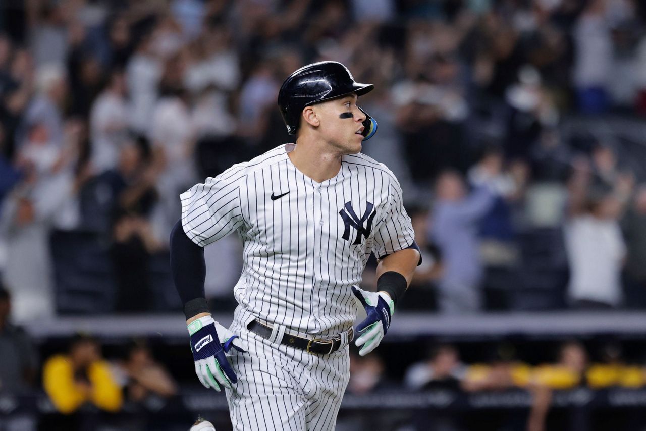 Judge s 60th Homer Sparks 5 run 9th Yanks Stun Pirates 9 8