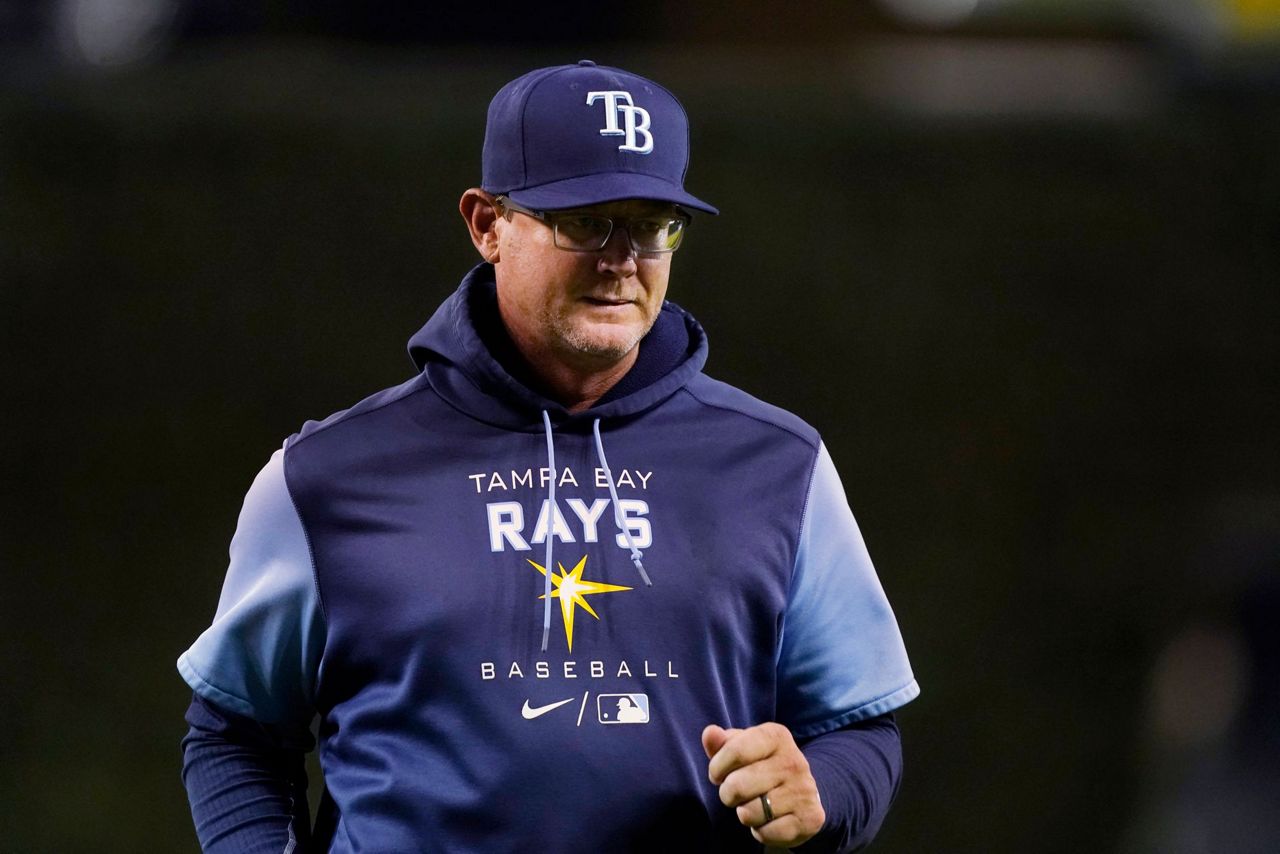 Rays pitching coach injured on visit to mound