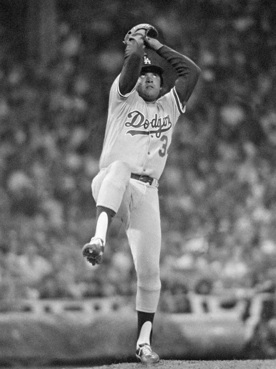 As the LA Dodgers honor Fernando Valenzuela, a new book recalls  Fernandomania – Orange County Register