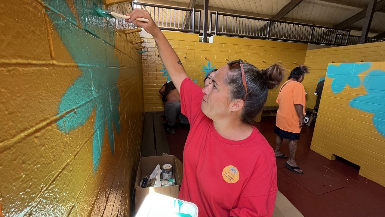 Members of the Waianae Moku Kupuna Council and Puu Honua O Waianae painted the interior of the renovated Pokai Bay Beach Park comfort station. (Honolulu Department of Parks and Recreation)