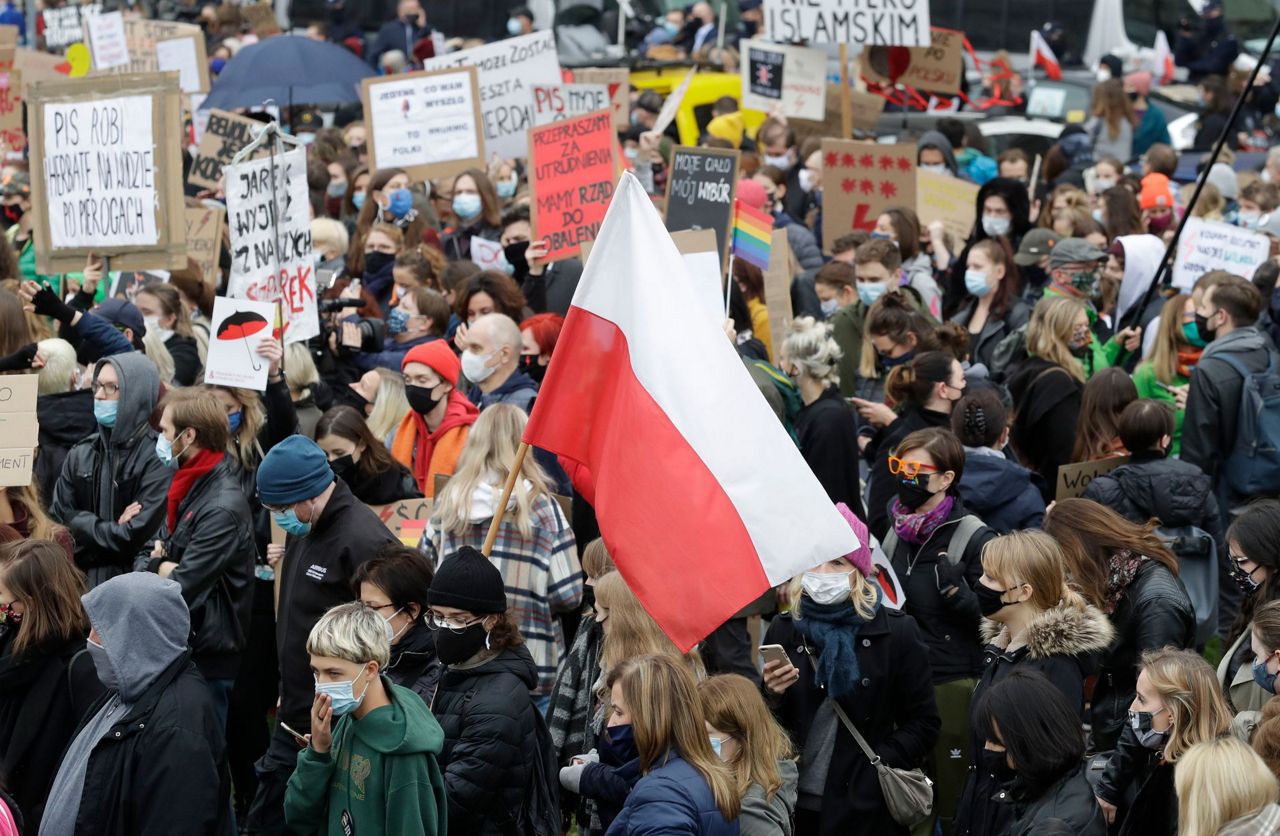 Жители выступили против. Протесты в Варшаве. Жители Польши. Польша в панике. Жители Польши паника.