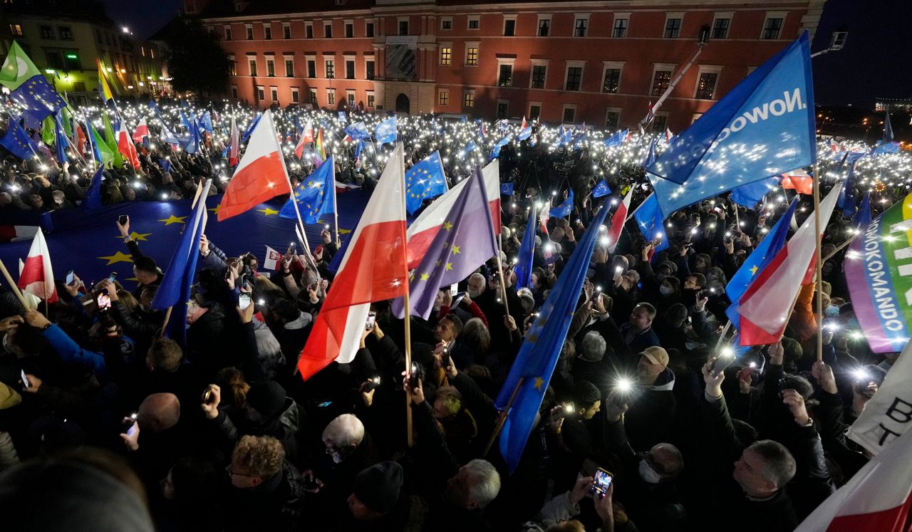4 detained during massive pro-EU protest in Poland - Vimarsana News