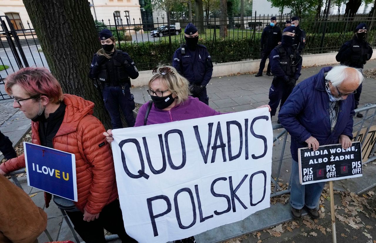 Przywódcy UE obawiają się wyjścia Polski po orzeczeniu sądu