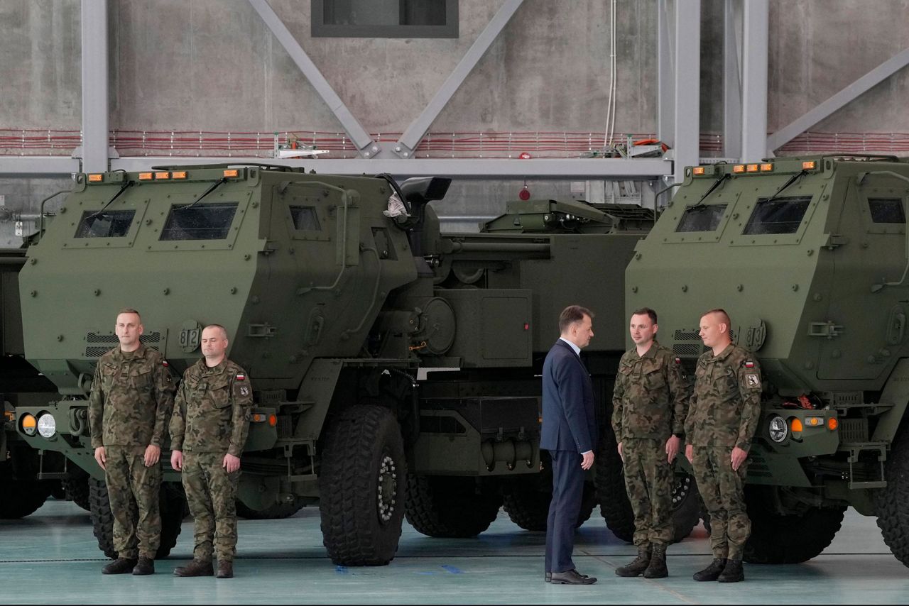 Poland gets 1st U.S.-made HIMARS rocket launchers amid concerns over ...