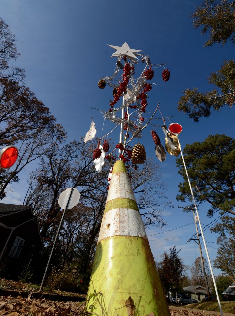 Pothole Christmas tree inspires pastor to write holiday song