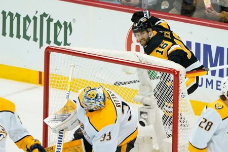 Mark Borowiecki Takes Cross-Check To The Face From Evgeni Malkin 