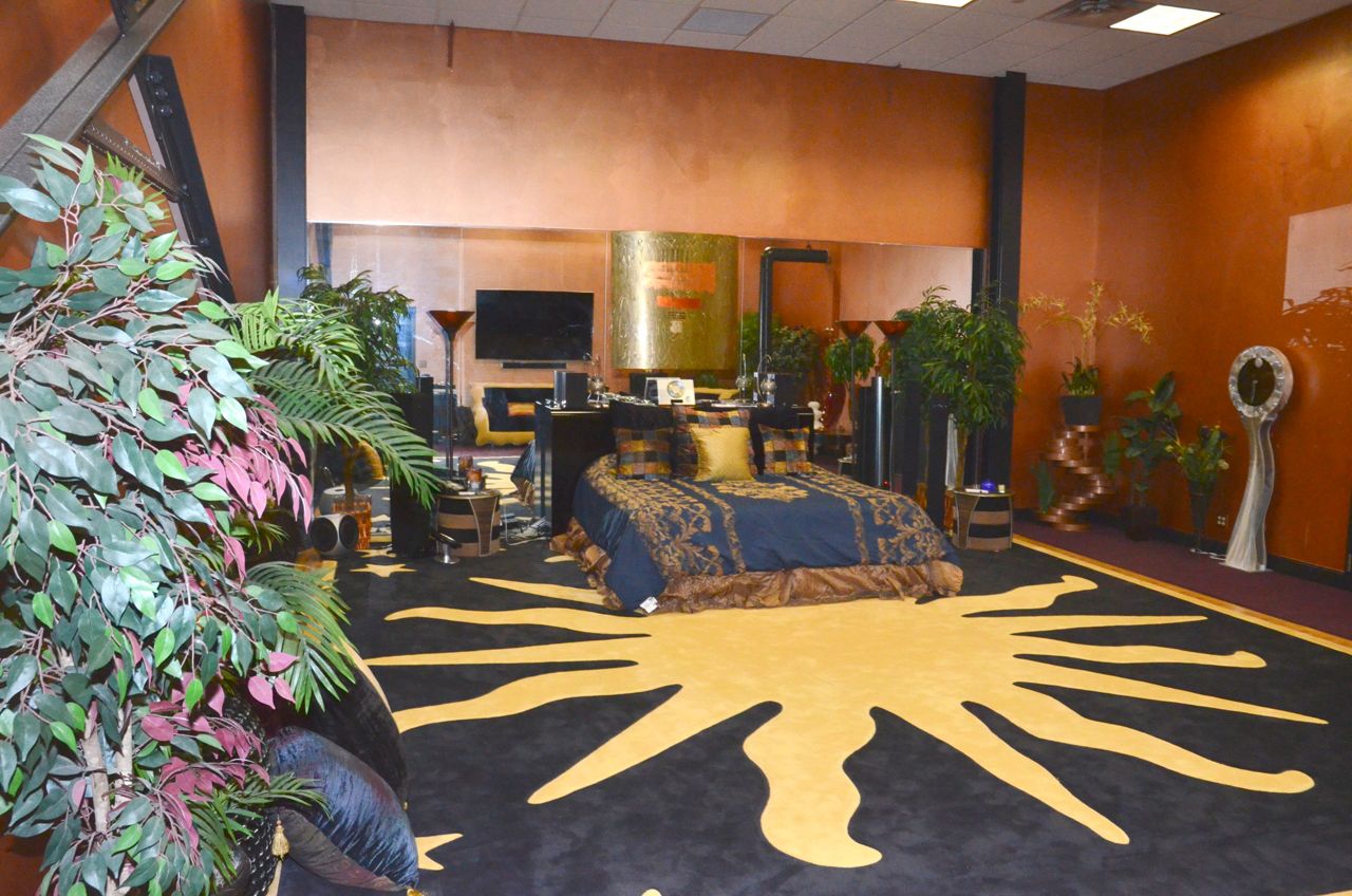 AP PHOTOS Prince file shows extravagant but isolated life