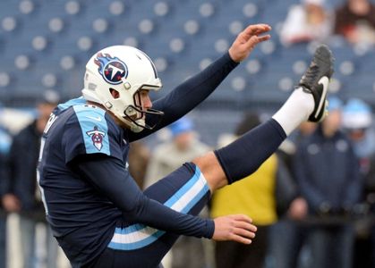 Seahawks punter Michael Dickson forgets how to football on 4th down