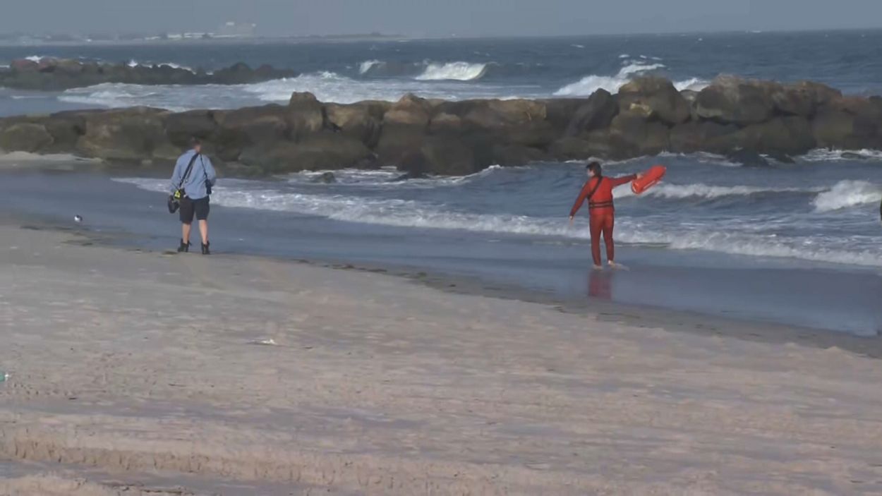 Search resumes for 18-year-old swept away at Rockaway Beach