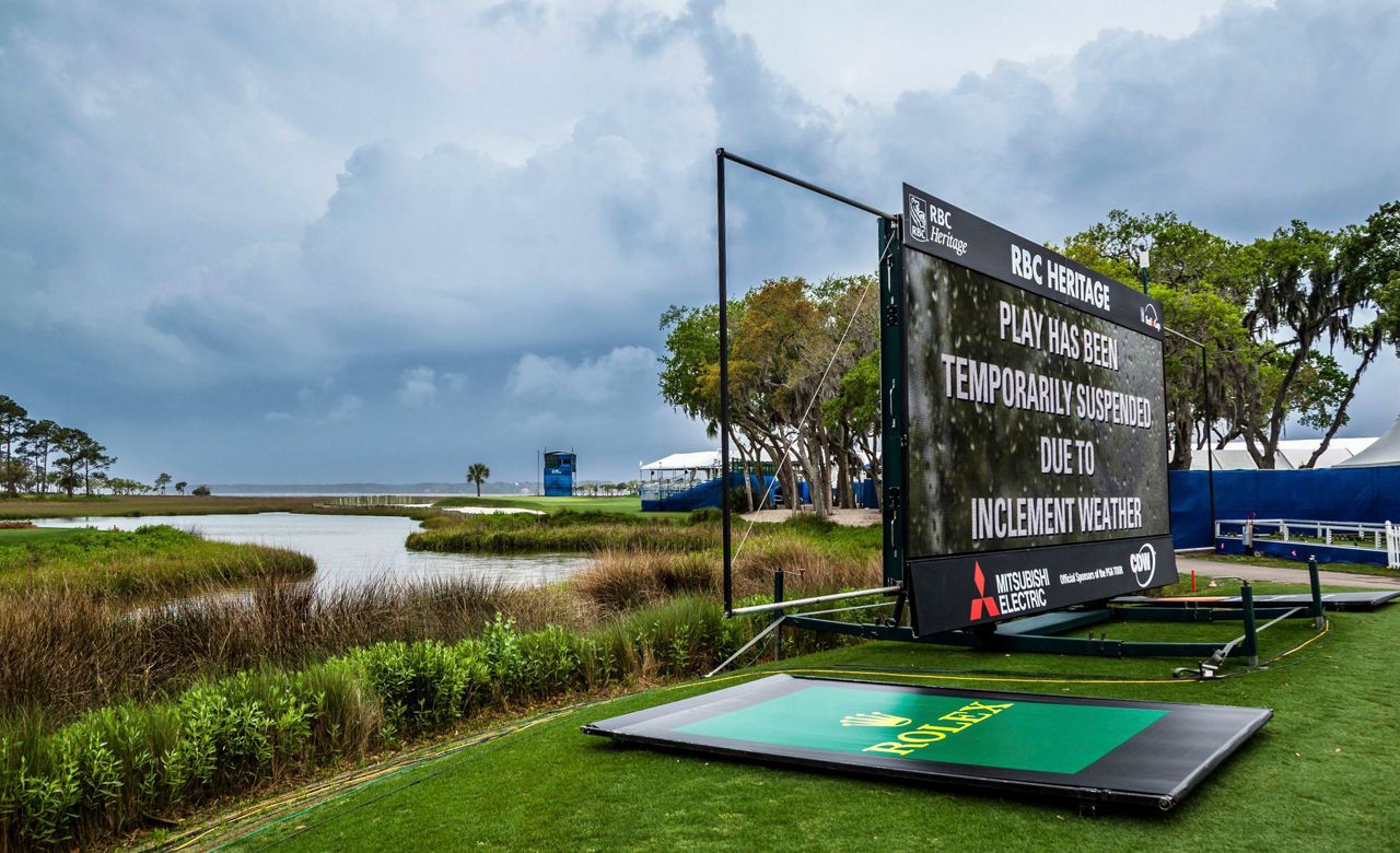 Lowry keeps hold on the top at raindelayed RBC Heritage