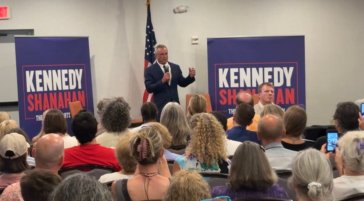 Independent presidential candidate Robert F. Kennedy Jr. talks about farms and food Tuesday at an event in Freeport. (Spectrum News/Susan Cover)