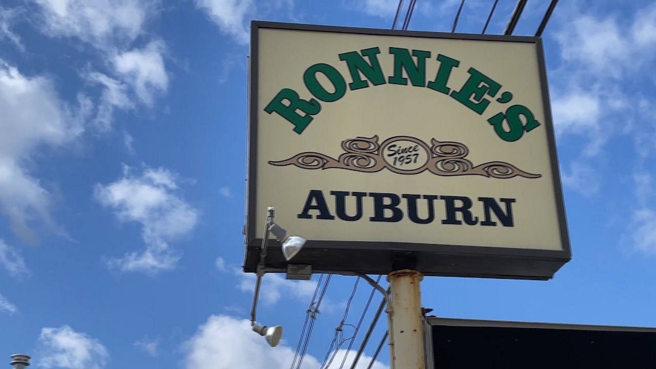 A sign outside Ronnie's Seafood and Ice Cream in Auburn. Owners recently announced the location is closing. (Spectrum News 1/Andrew Boucher)