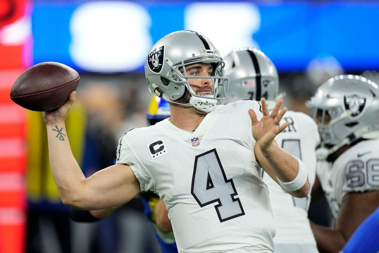 AP source: Panthers to meet with QB Derek Carr at combine